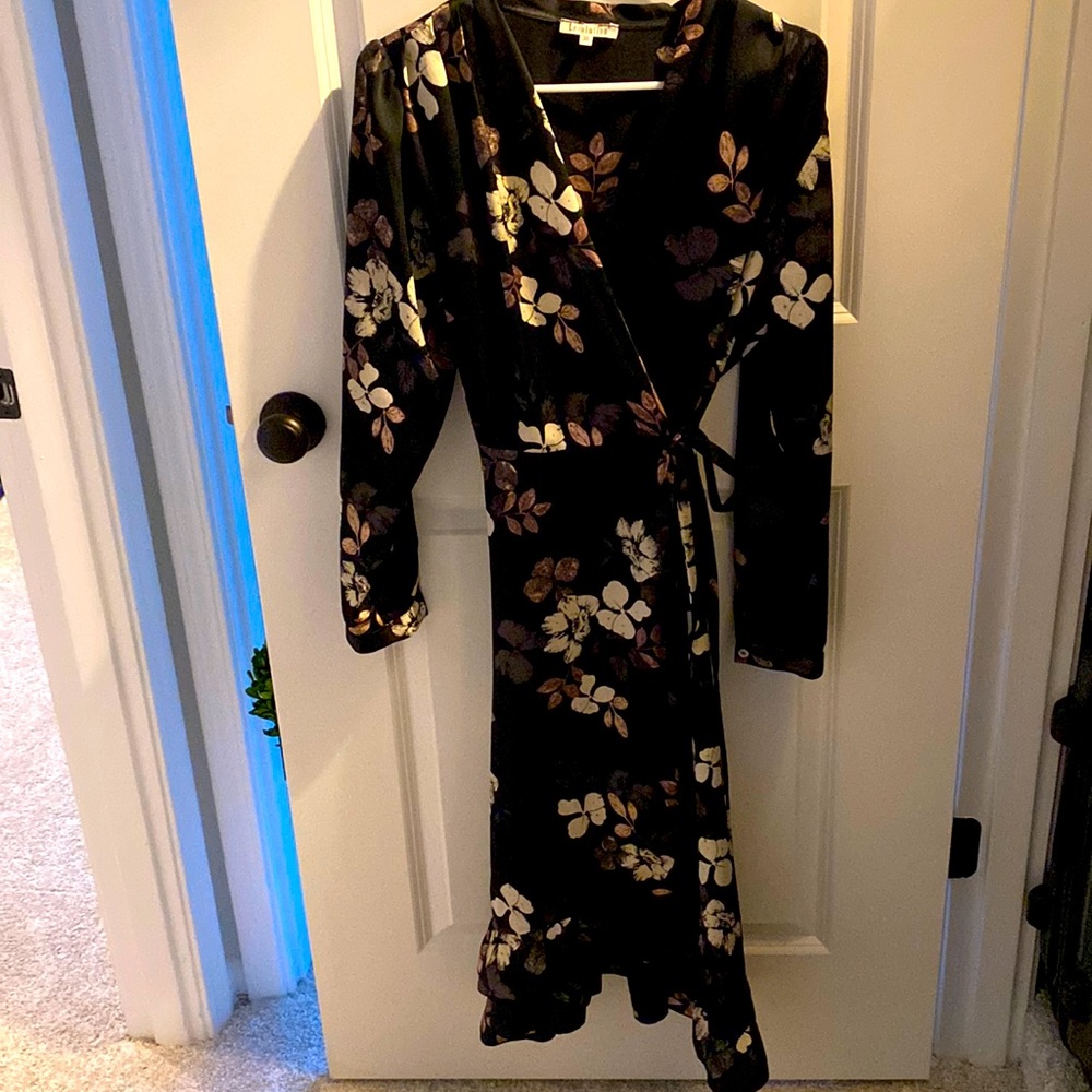 LeVolution Norwegian brand 💯 polyester dress size 38/8 wrap dress, long sleeves